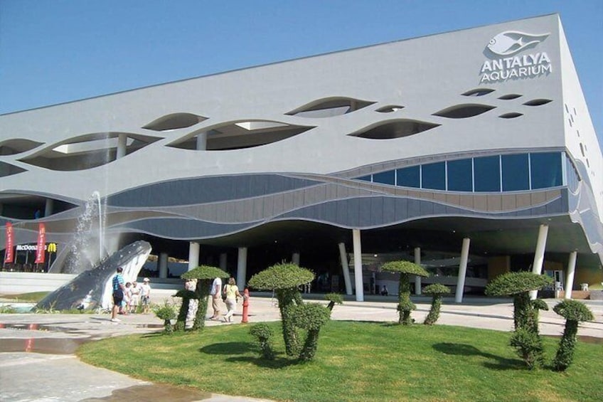 Antalya Tunnel Aquarium - Departure from Side