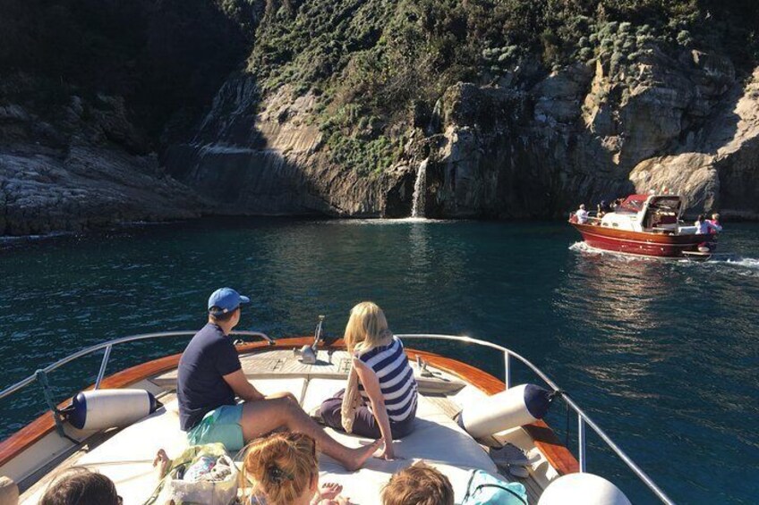 capri-small-group-tour-by-boat-from-sorrento-with-2-stops-to-swim