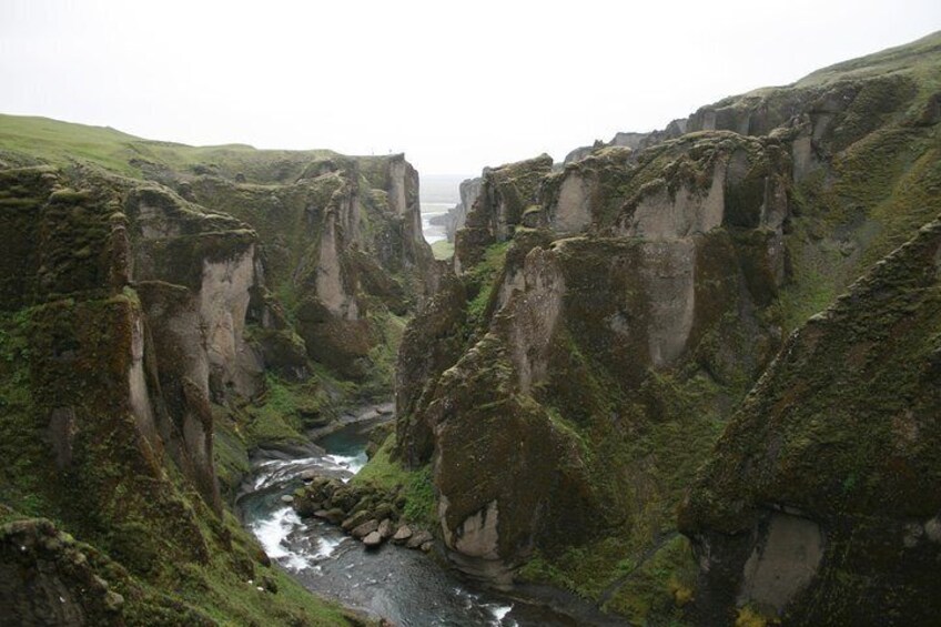 Amazing Fjaðrárgljúgur Canyon 