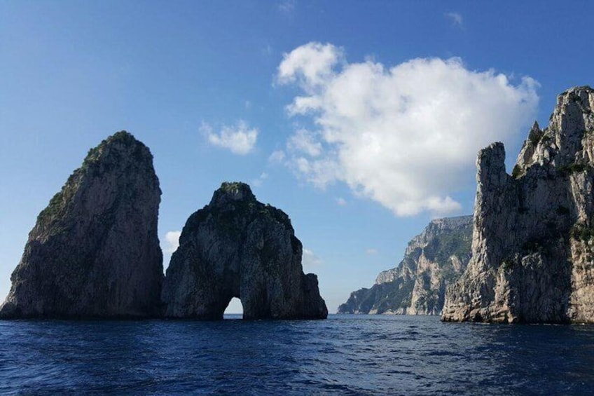 Discovery Capri island by boat