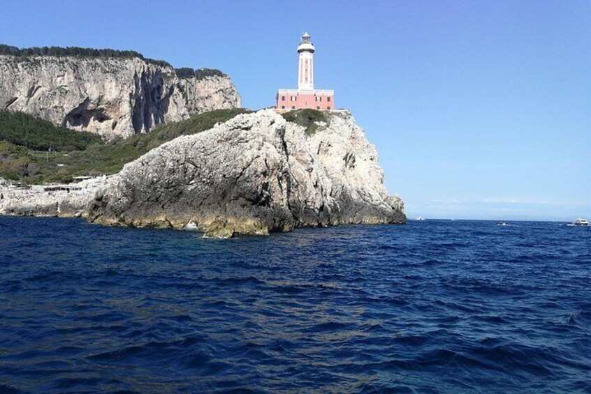 Discovery Capri island by boat