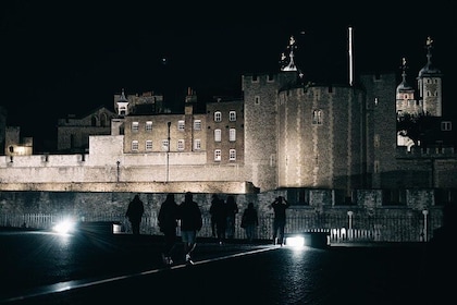 Ghost, Ghouls och Gallows Walking Tour med båttur