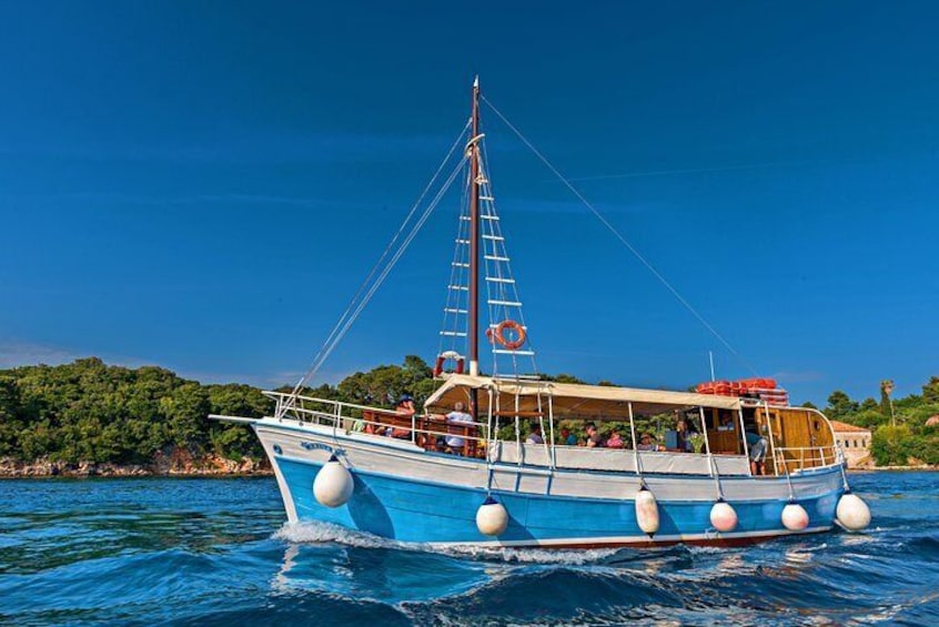 Full-Day Dubrovnik Elaphite Islands Cruise with Lunch