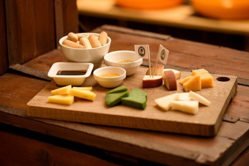 Amsterdam Cheese Tasting with Wine and Beer Pairing