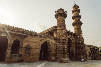 Discover Ahmedabad By Foot and Tuk-Tuk