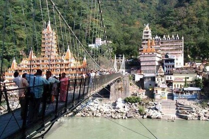Explore Rishikesh On Foot With Lunch