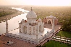 Day Trip To Agra From Kolkata With Air Tickets