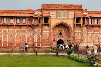 Day Trip To Agra From Mumbai With Air Tickets