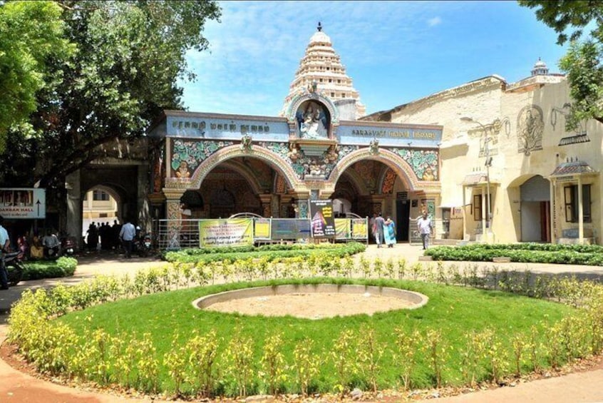 Visit Brihadeeswara Temple, Saraswati Library, Palace And Gallery In Thanjavur 
