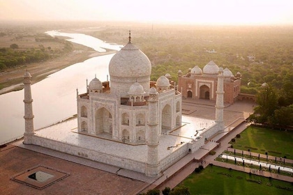 2 day trip to Agra from Mumbai with air tickets