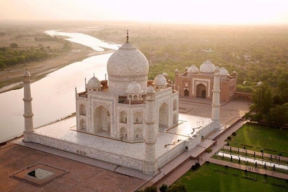 2 day trip to Agra from Kolkata with air tickets