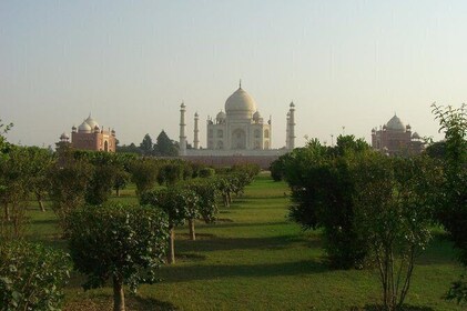 2 day trip to Agra from Kochi with air tickets