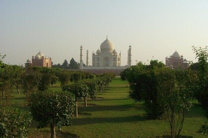 2 day trip to Agra from Kochi with air tickets