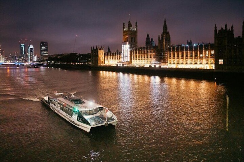 London: Uber Boat - Hop-On Hop-Off 1 Day River Thames Pass 