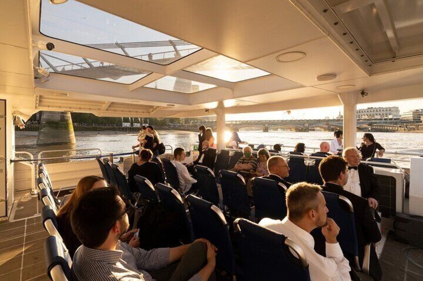 London: Uber Boat - Hop-On Hop-Off 1 Day River Thames Pass