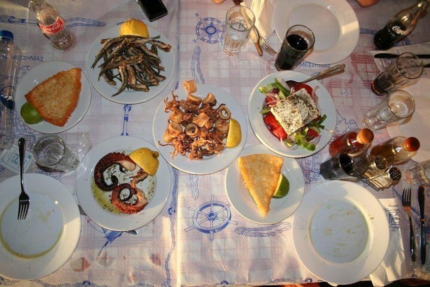 Istanbul: Evening food tour in Kadikoy