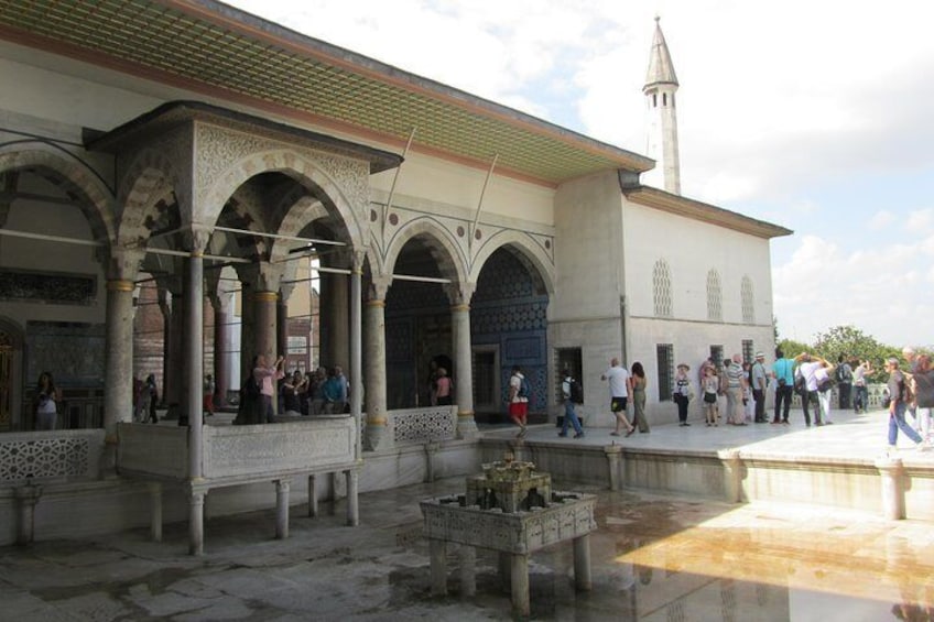 Topkapi Palace and Harem guided tour with skip-the-line tickets