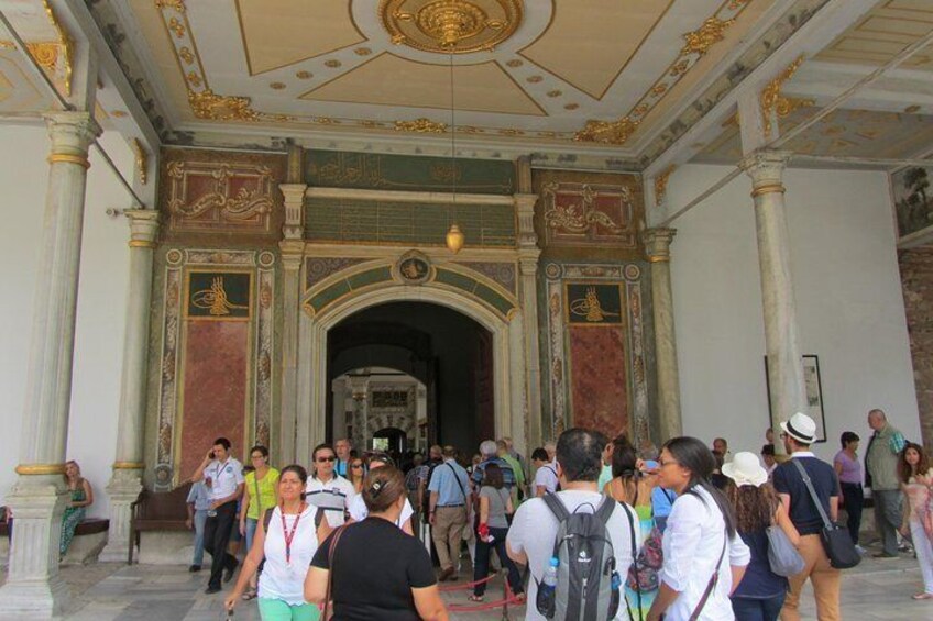 Topkapi Palace and Harem guided tour with skip-the-line tickets