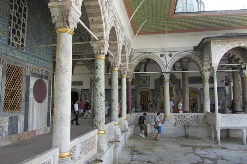 Topkapi Palace and Harem guided tour with skip-the-line tickets