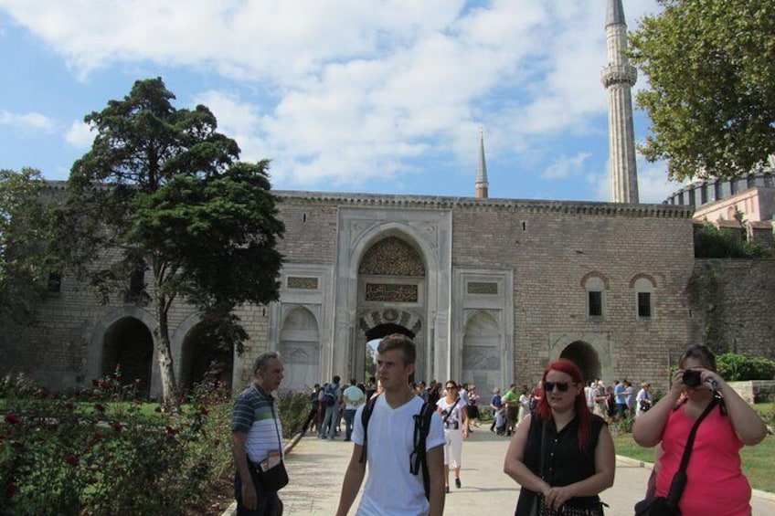 Topkapi Palace and Harem guided tour with skip-the-line tickets