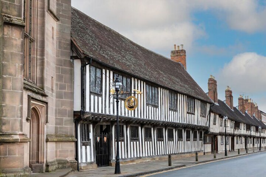 Skip the Line: Shakespeare's Schoolroom and Guildhall Entry Ticket and Tour