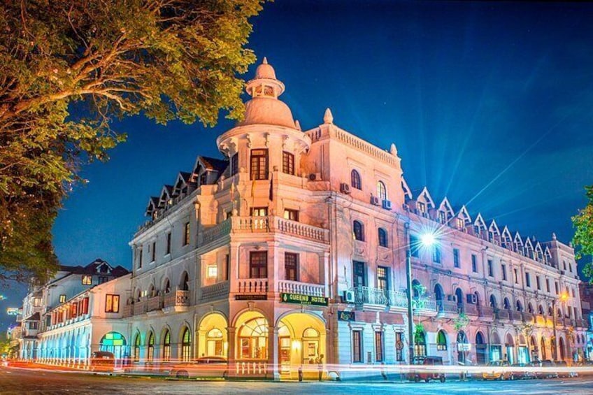 Queens Hotel, A historical built by British during their time here in Sri Lanka. Earlier it was the residence for one of their governs and now operated as hotel. Located near the Temple of Tooth Relic