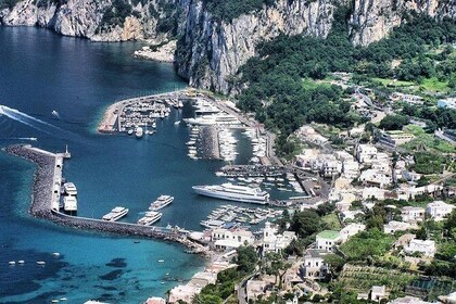 Capri Island Sightseeing Stress Free Tour by Helicopter From Naples or Sorr...
