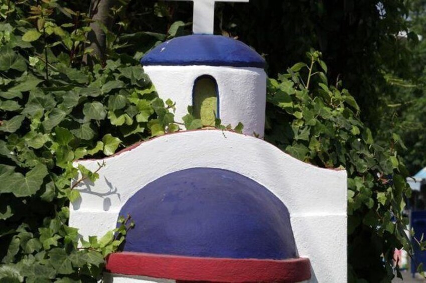 Visit the small village of Zia and admire the traditional, colorful houses on this fantastic tour