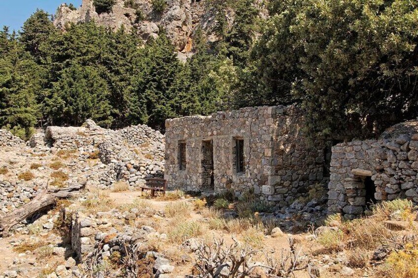 Visit old Pyli castle ruins 