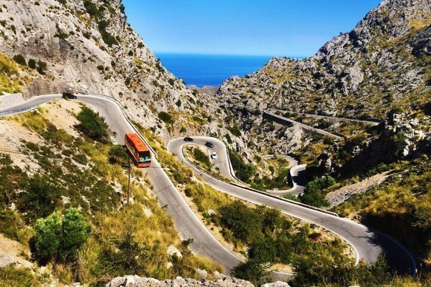 Mallorca in One Day Sightseeing Tour with Boat Ride and Vintage Train