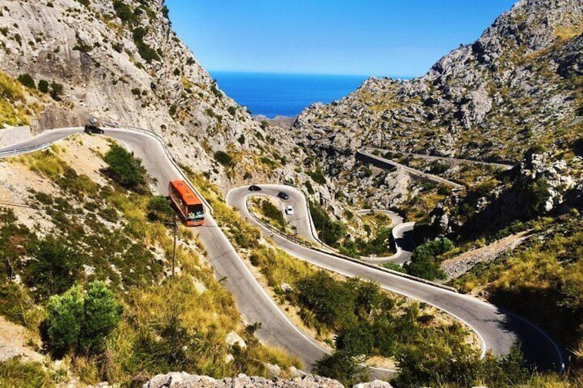 Mallorca in One Day Sightseeing Tour with Boat Ride and Vintage Train
