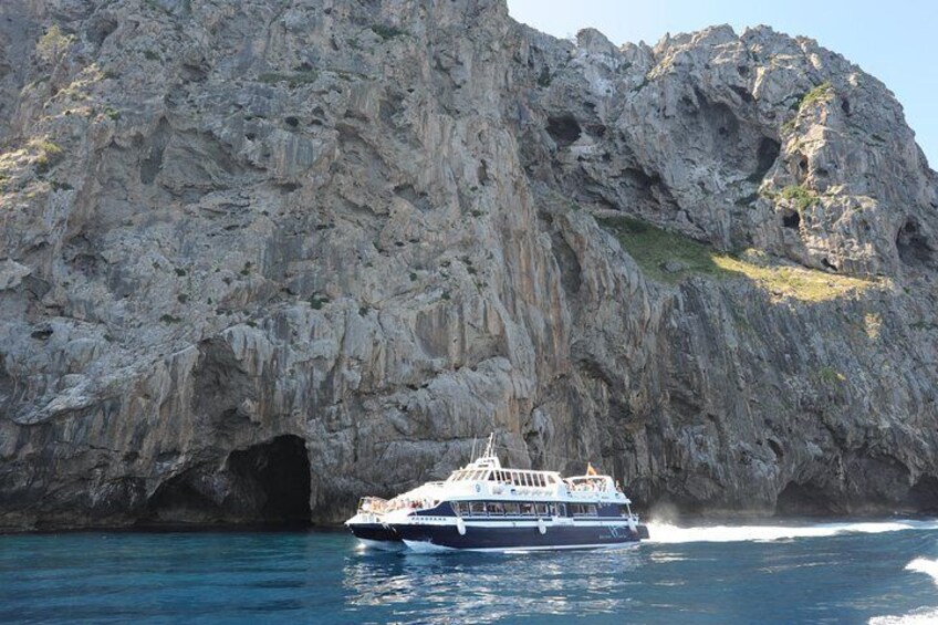 Mallorca in One Day Sightseeing Tour with Boat Ride and Vintage Train