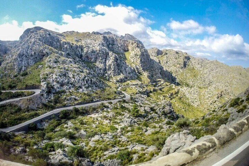 Mallorca in One Day Sightseeing Tour with Boat Ride and Vintage Train