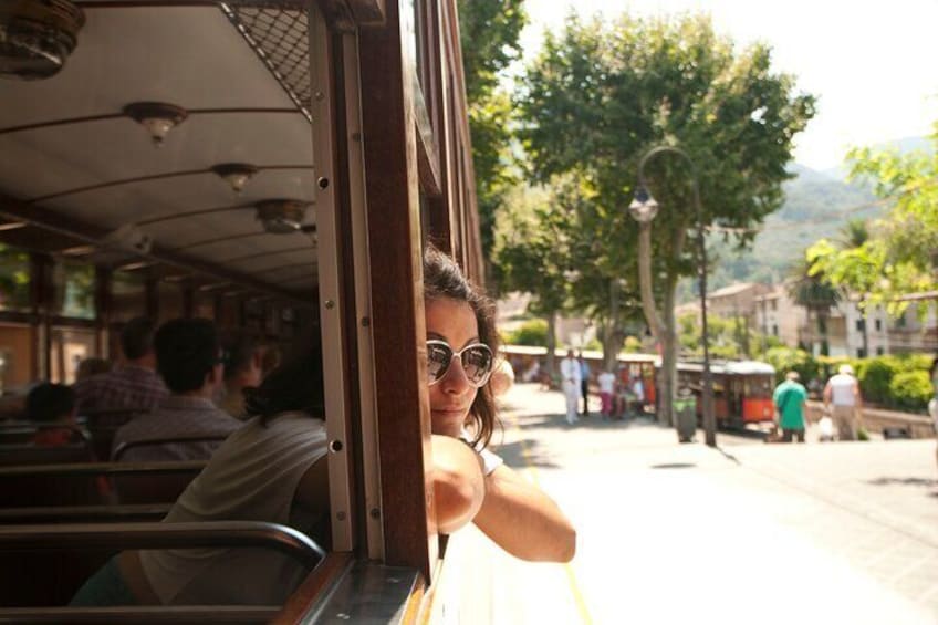 Mallorca in One Day Sightseeing Tour with Boat Ride and Vintage Train