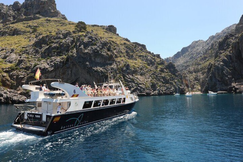 Mallorca in One Day Sightseeing Tour with Boat Ride and Vintage Train
