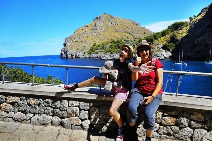 Mallorca in One Day Sightseeing Tour with Boat Ride and Vintage Train