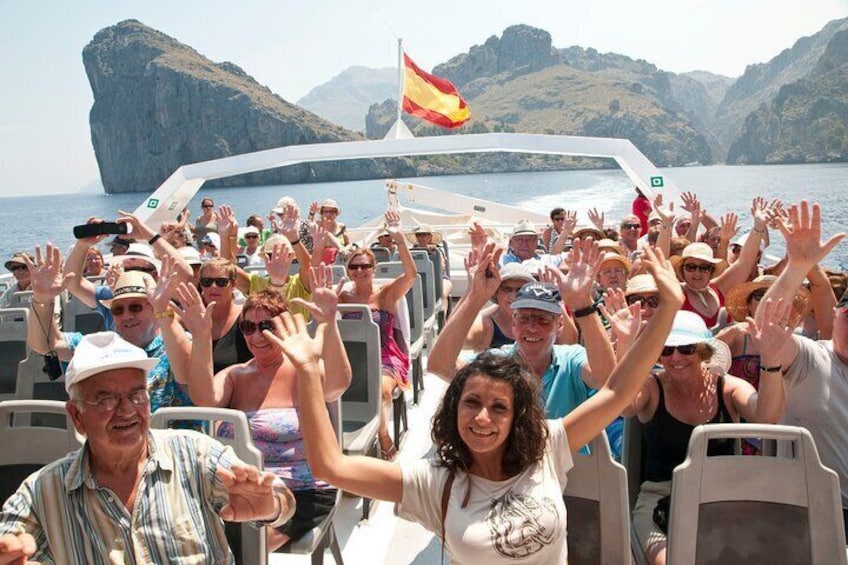 Mallorca in One Day Sightseeing Tour with Boat Ride and Vintage Train