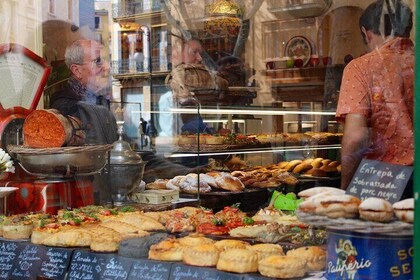 Food Tasting Walking Tour in Palma with a Local