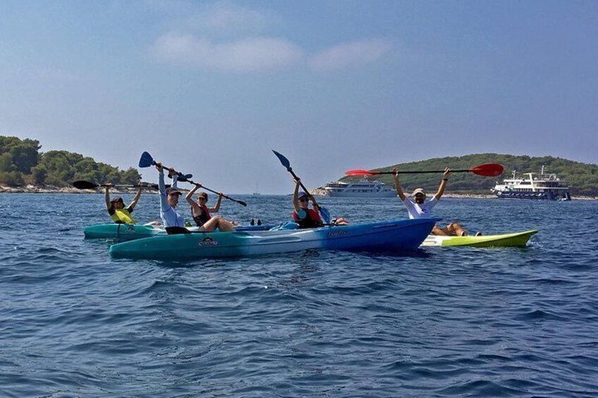 Our experienced local guide will show you everything you have to know about kayaking