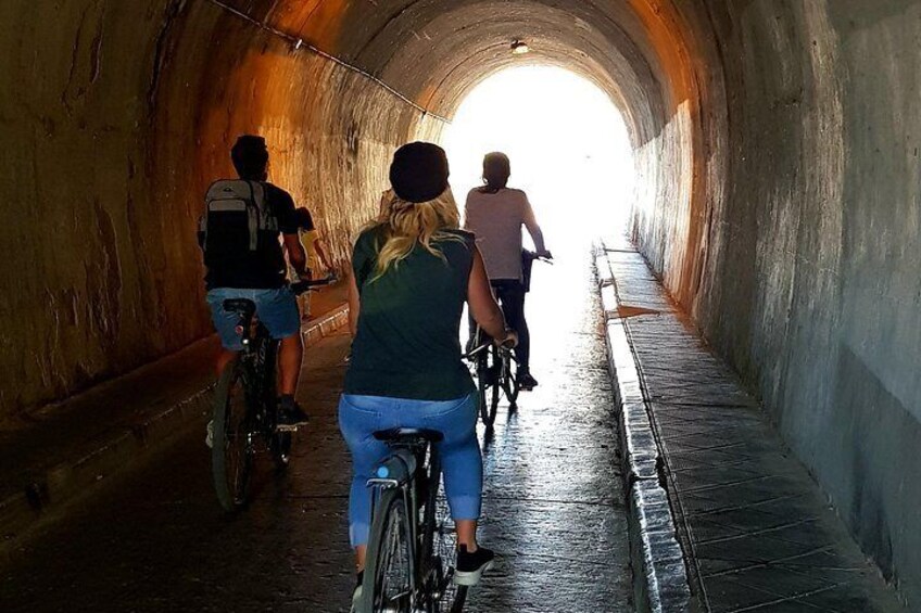 Cycle through the tunnel of the Alcazaba to get to the Girbralfaro castle.