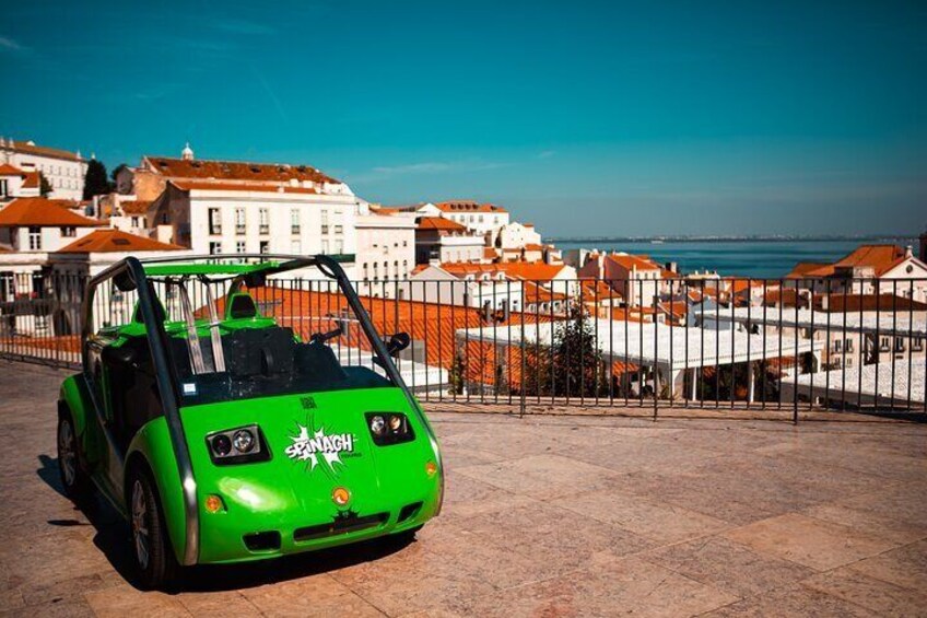 Experience Lisbon City with our talking electric car