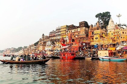 Private 5-Hour Varanasi Tour at Dawn Including Boat Ride