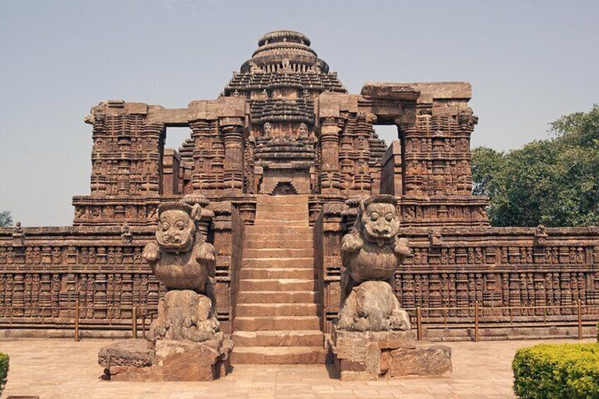 Full Day Tour of Konark Temple and Puri