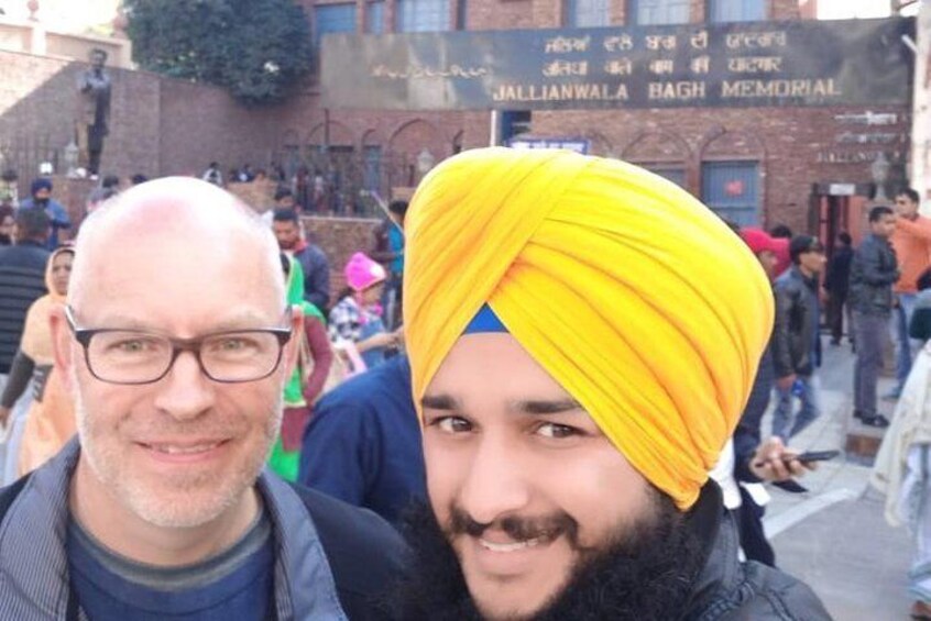 Golden Temple and Wagah Border Private Tour with Punjabi Lunch