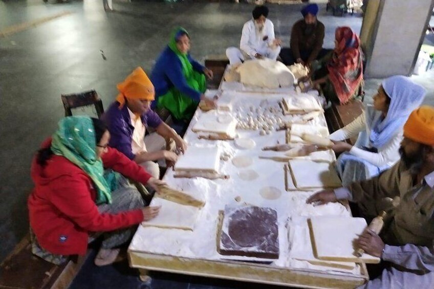 Golden Temple and Wagah Border Private Tour with Punjabi Lunch