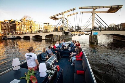 Amsterdam Open Boat Tour With Live Guide and Unlimited Drinks 