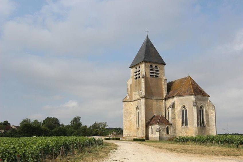 Medieval chapel in the heart of the vineyards