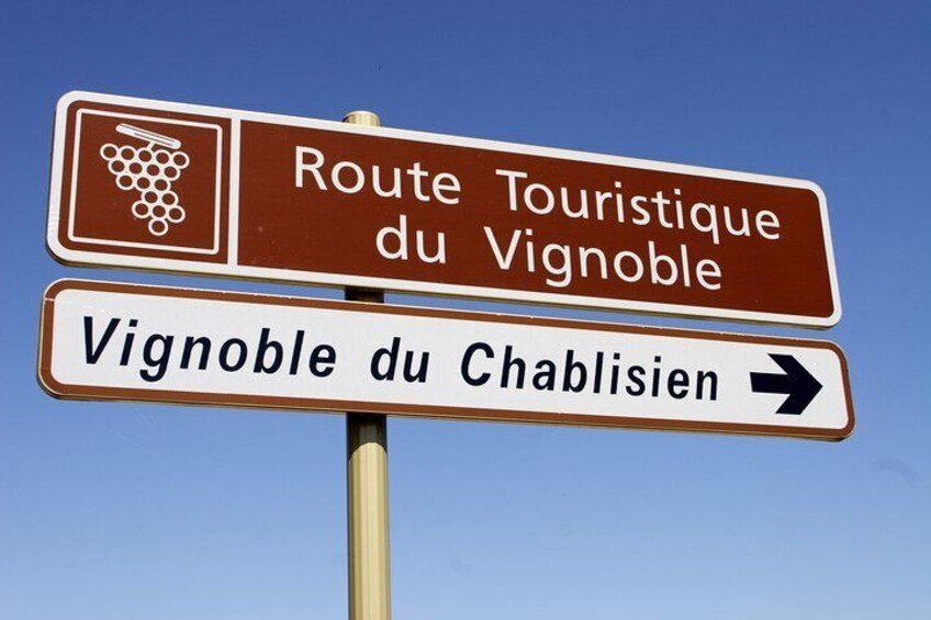 The wine route in the Chablis vineyards
