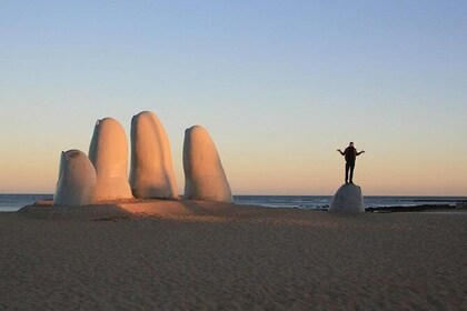 Sightseeing Lovers - Montevideo to Punta del Este Experience!