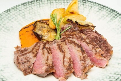 From Vineyard to Table: Wine Tasting & Neapolitan Lunch in Pompei